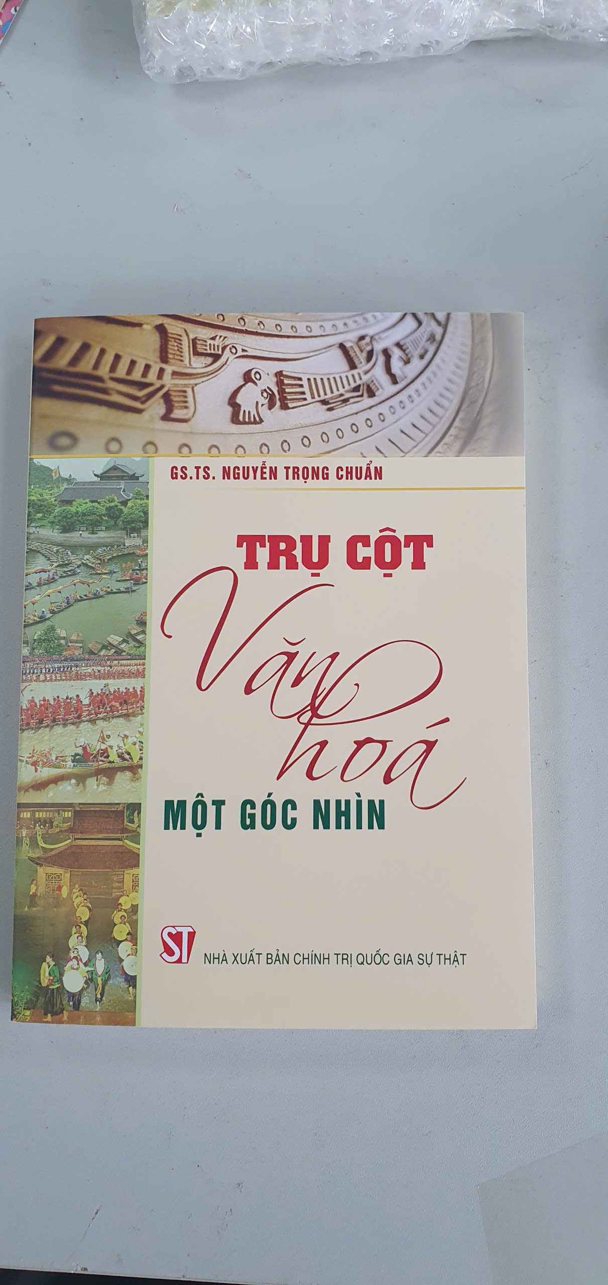 TRỤ CỘT VĂN HOÁ: MỘT GÓC NHÌN – GS.TS. Nguyễn Trọng Chuẩn – NXB Chính trị quốc gia sự thật