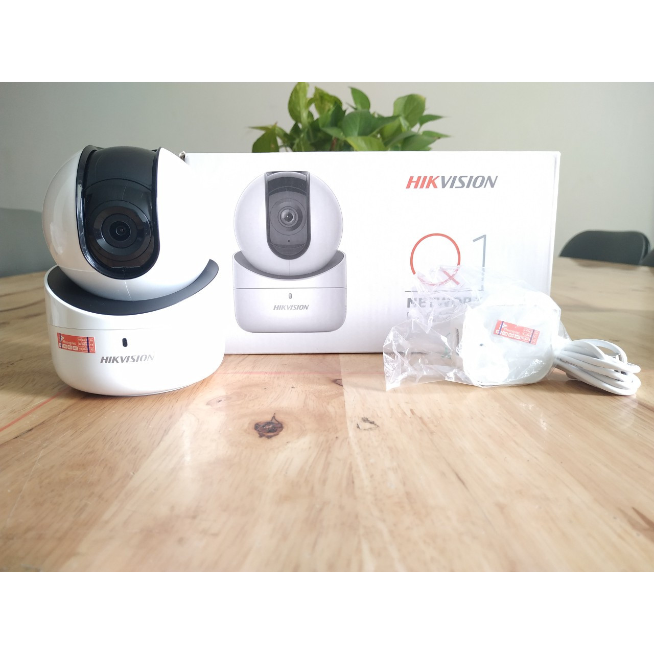 Camera giám sát IP HIKVISION DS-2CV2Q21FD-IW - hàng chính hãng