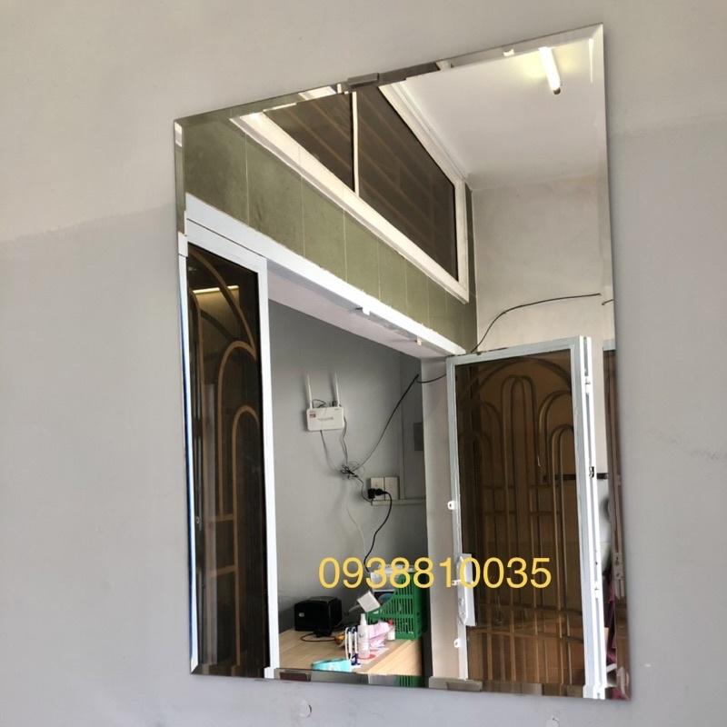 Bộ gương soi kích thước 45x60 và kệ kiếng dài 50cm kèm pas ốc vít
