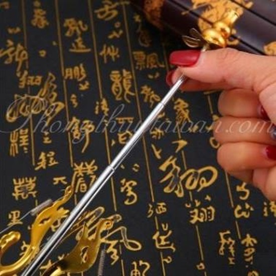 Khay hứng tàn nhang vòng chân cao.
