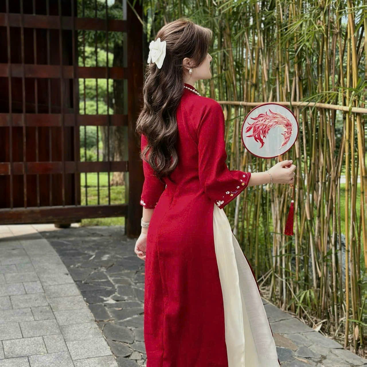 ÁO DÀI ĐỎ THÊU HOA VÀ CHÂN VÁY 2 LỚP