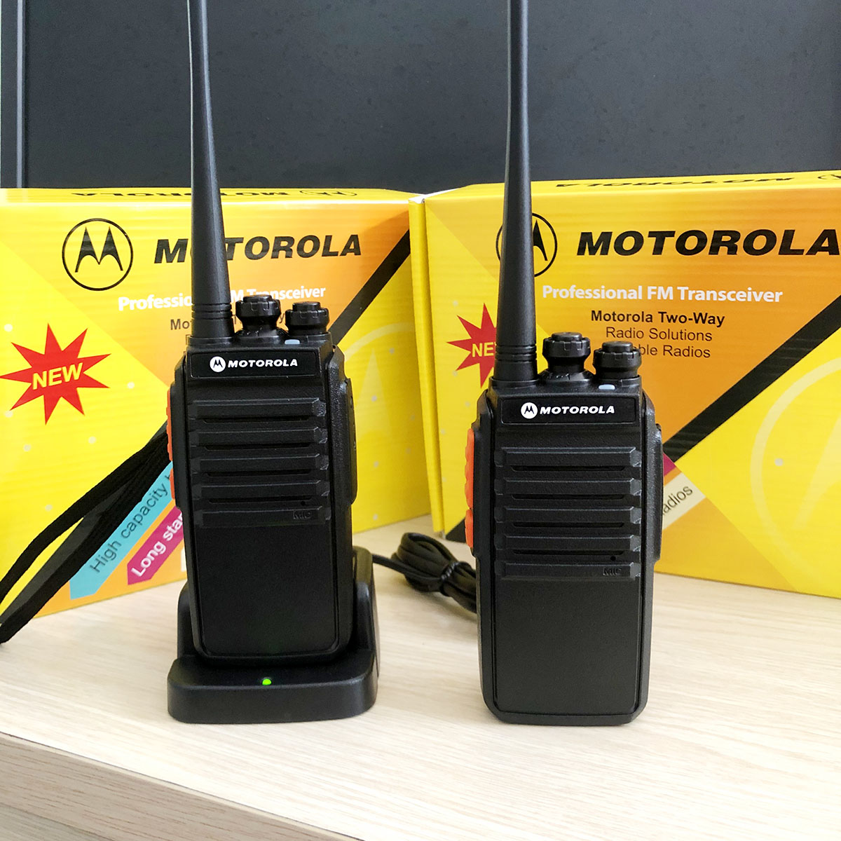 Bộ 2 Bộ đàm Motorola XPR-700E(Plus) phiên bản mới - Hàng nhập khẩu