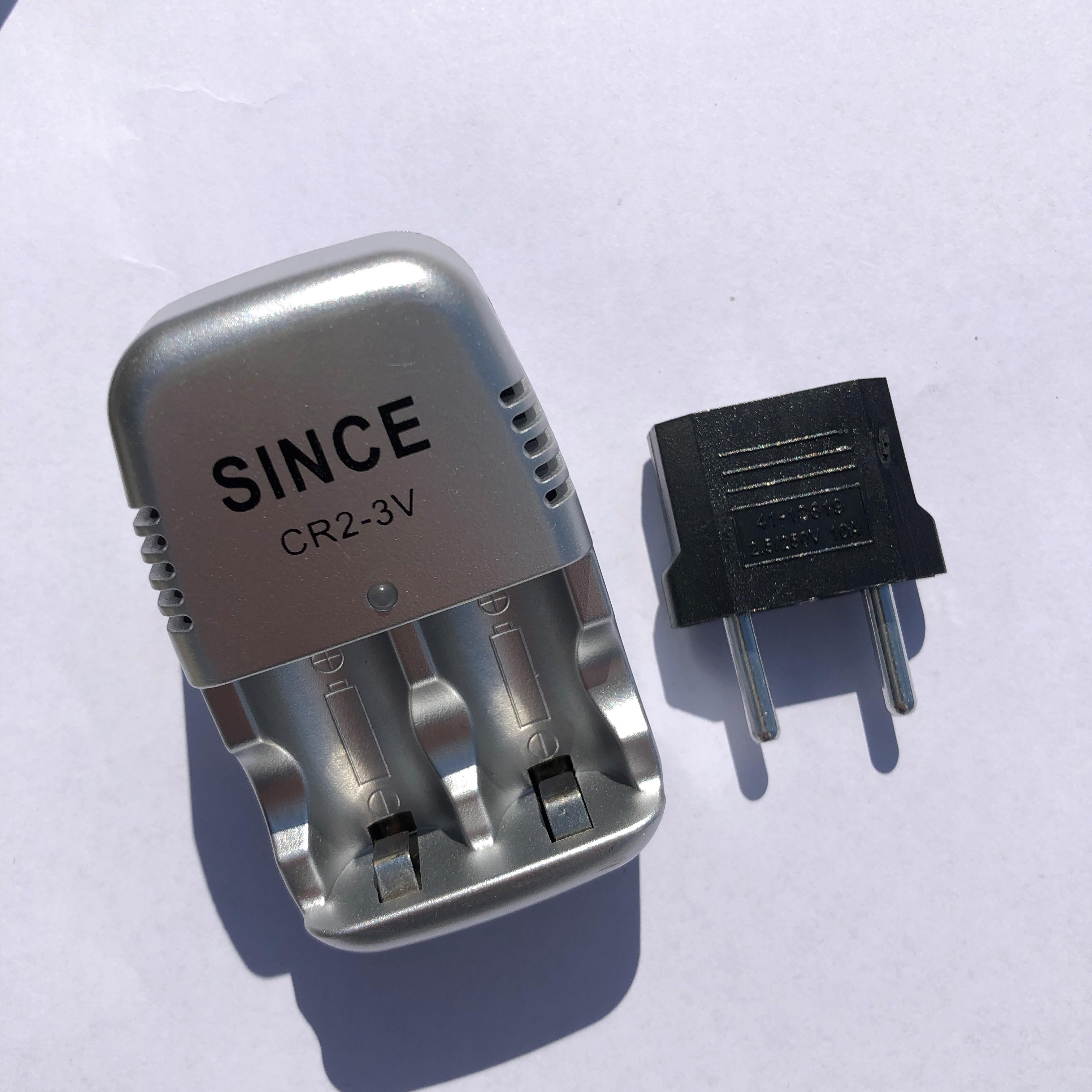 4 chiếc pin + bộ sạc; 6 chiếc pin sạc 3V CR2 800mAh, 2 chiếc máy ảnh kỹ thuật số được sản xuất bằng pin đặc biệt; Bộ sạc pin CR2 Màu sắc: chỉ-2 chiếc-pin