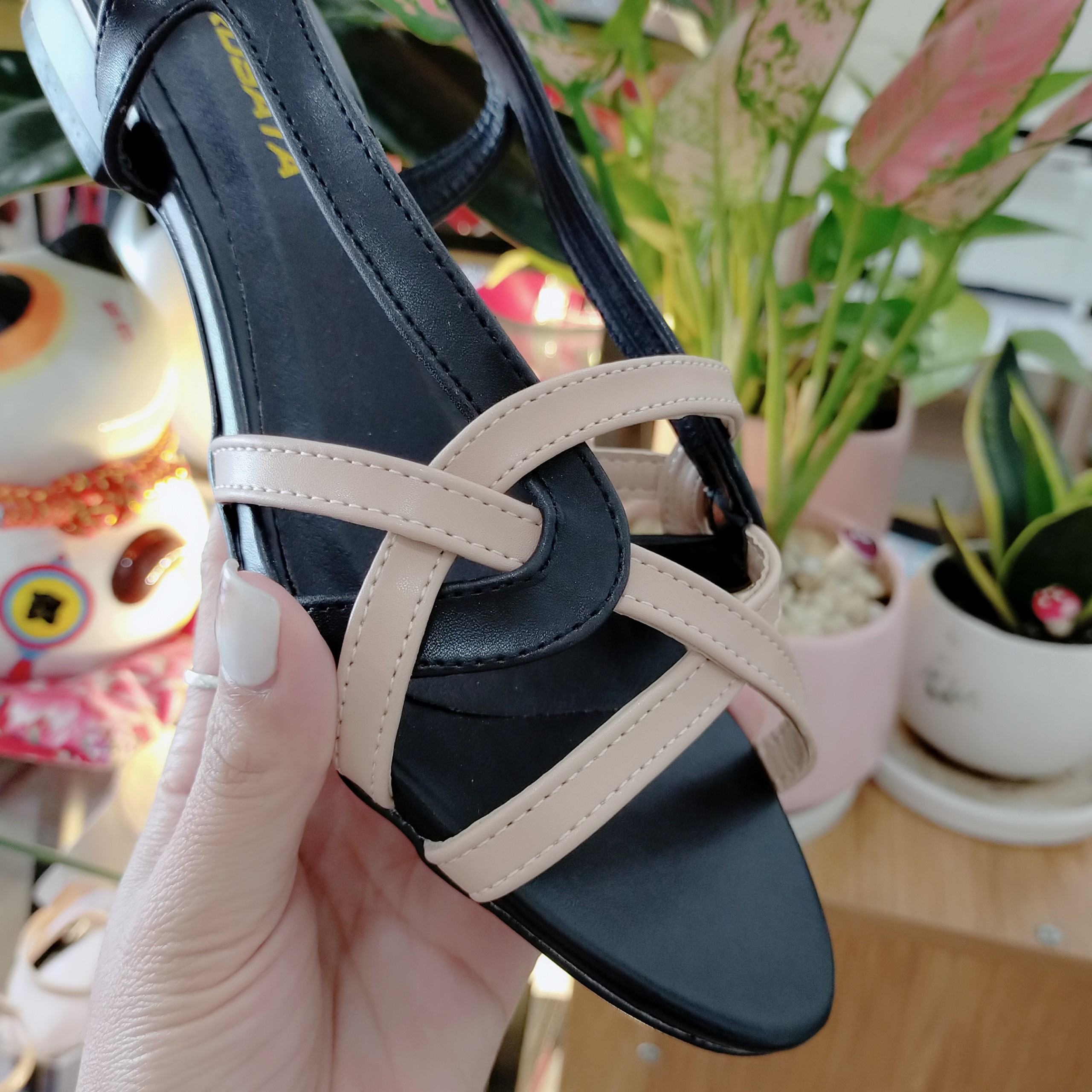 Sandal nữ dây đan phối màu cao cấp ROSATA RO420 cao 2p - Đen - HÀNG VIỆT NAM - BKSTORE