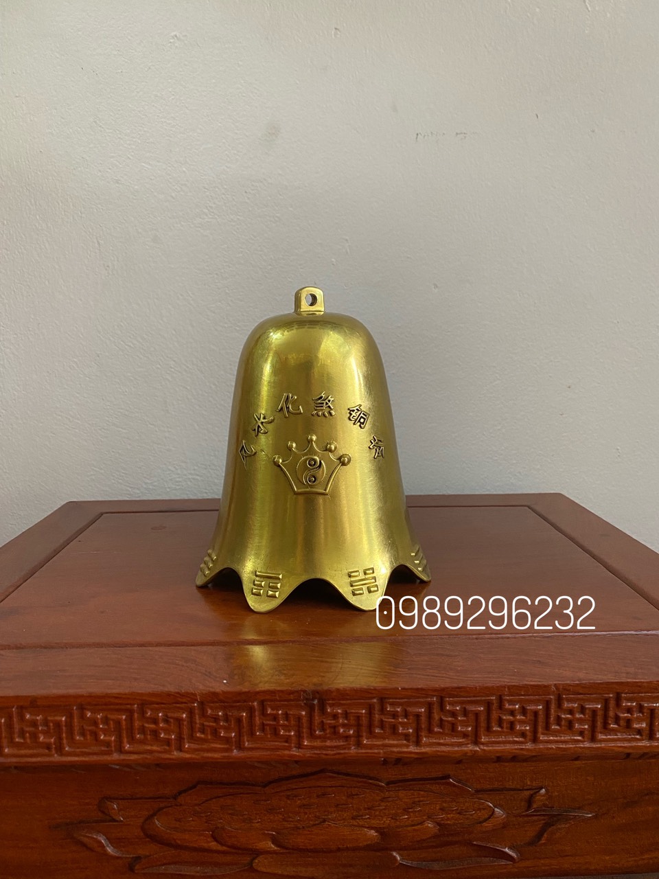 Quả Chuông đồng vàng đúc hoạ tiết hoa văn quan âm