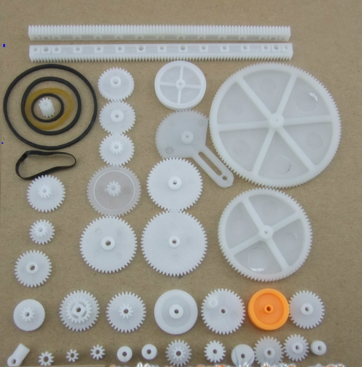 Bộ bánh răng gồm 34 loại bánh răng nhựa, bánh răng ròng rọc, thanh răng