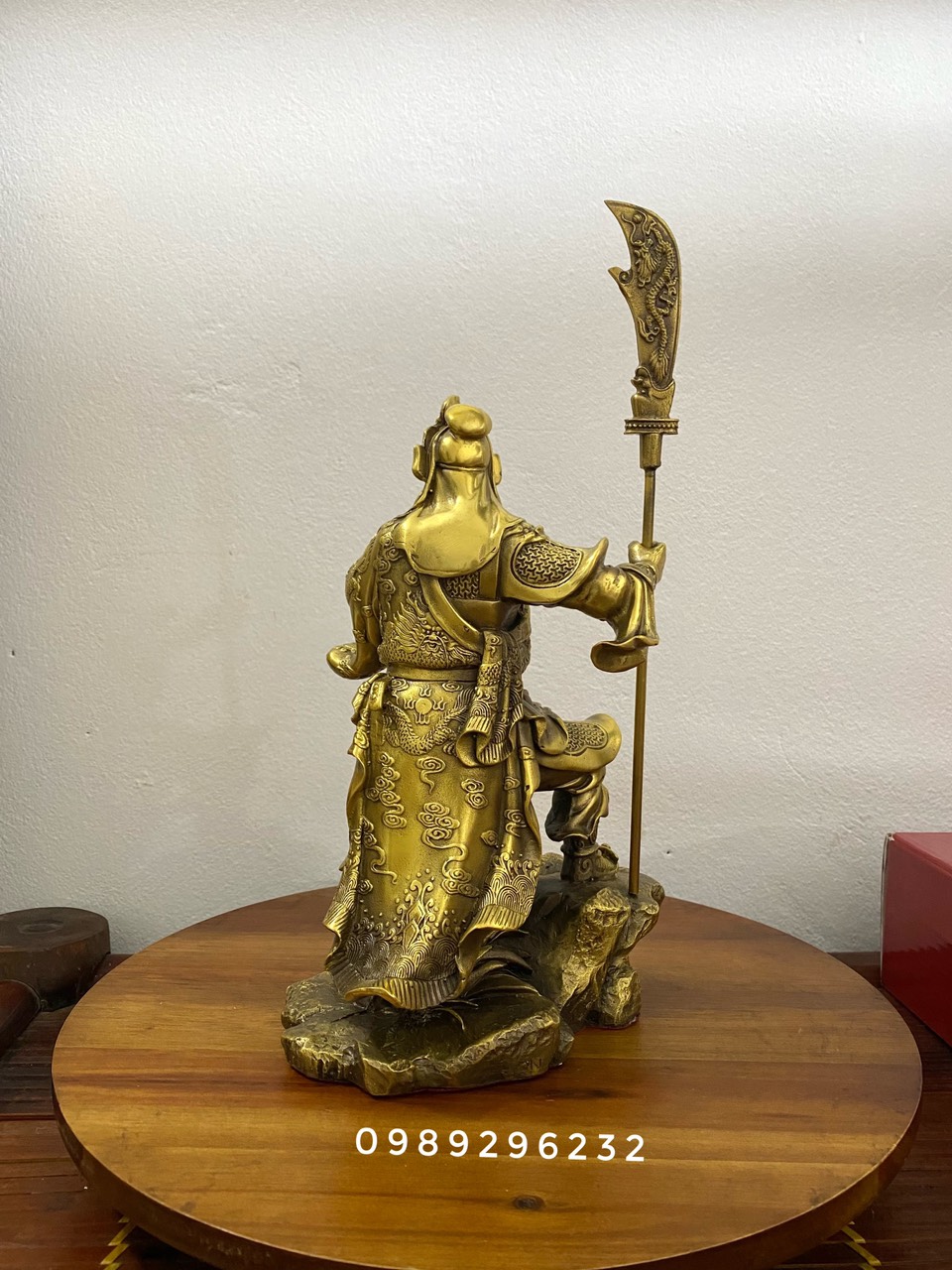 Tượng Quan Công gác chân trấn ải bằng đồng vàng