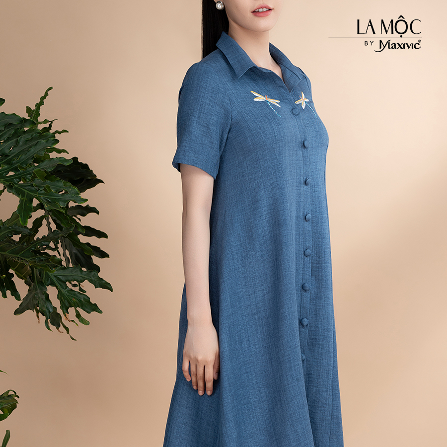 Đầm xô lụa xanh jeans thêu hoa, cổ sơmi La Mộc - LM022423N