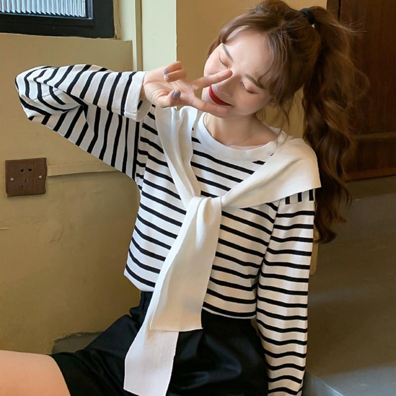 Áo thun dài tay dáng rộng in kẻ sọc phối khăn choàng thời trang Hàn Quốc cho nữ