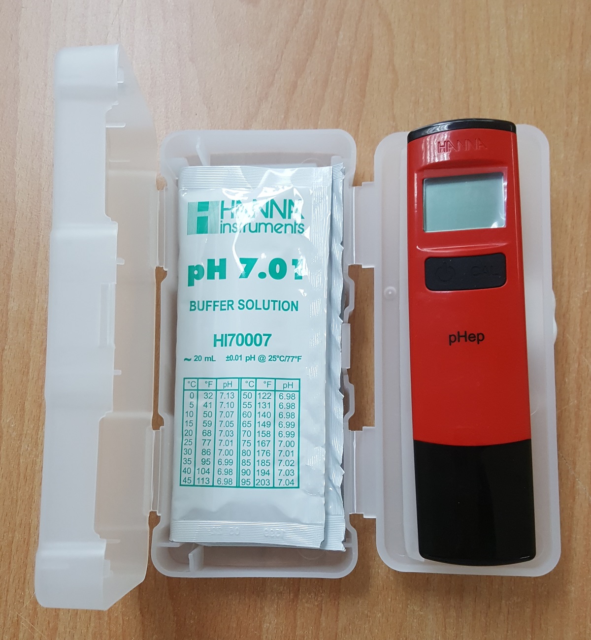 Bút đo PH &amp; Nhiệt Độ Trực Tiếp Trong Nước Từ 0.0 - 14.0 pH Với Độ Phân Giải 0.1 - Hanna - HI98107, tặng kèm gói dung dịch để hiệu chuẩn và rửa điện cực, để kiểm tra nước hồ cá, nước sạch, nước cấp, gia đình, sản xuất thực phẩm