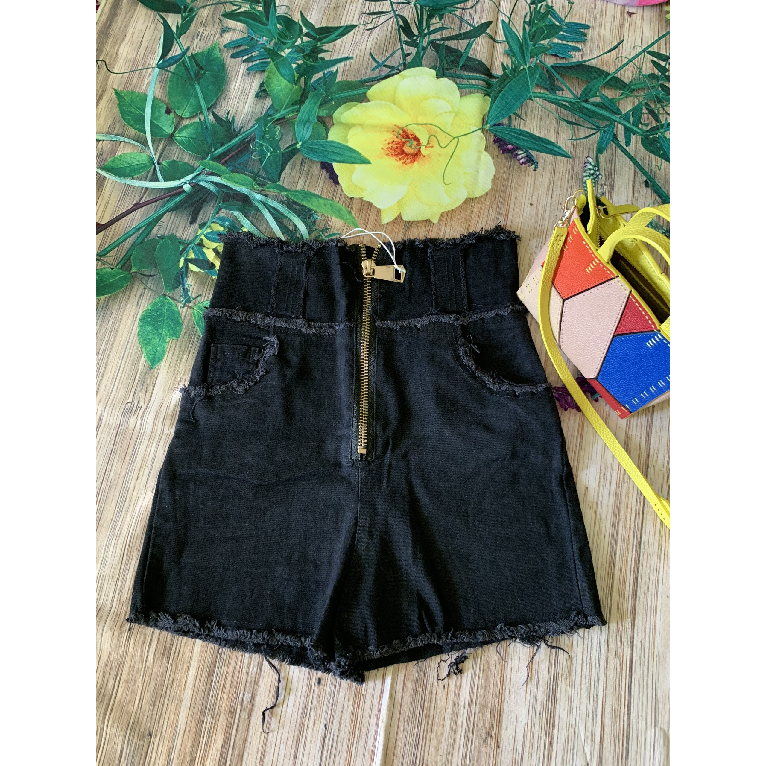 Quần short jeans lưng siêu cao