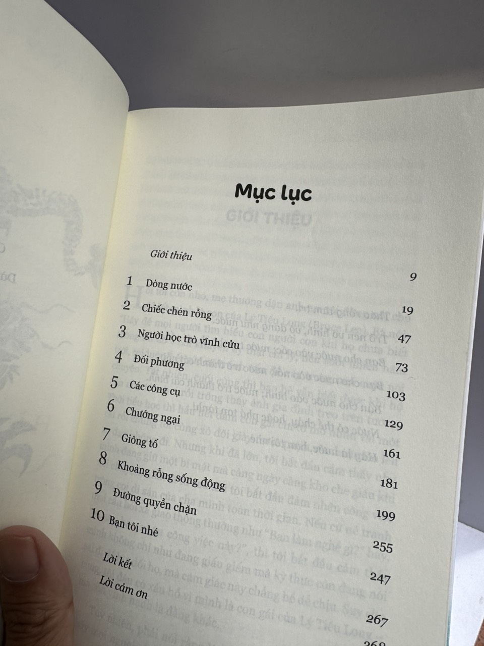 HÃY LÀ NƯỚC: TRIẾT LÝ SỐNG TỪ HUYỀN THOẠI VÕ THUẬT LÝ TIỂU LONG – Shannon Lee - Hoàng Lan dịch - Thái Hà Books - Nhà xuất bản Thế Giới.