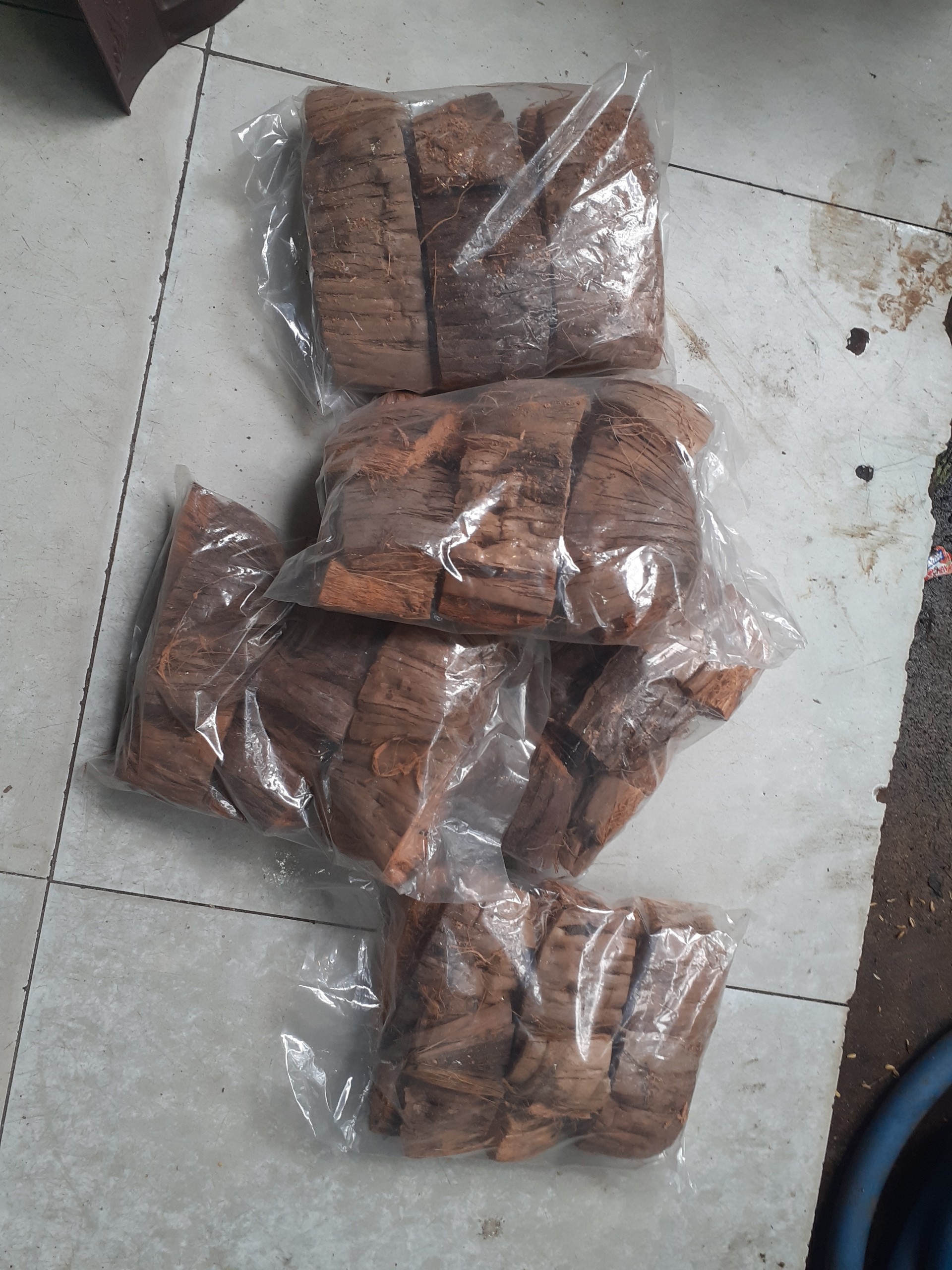 ** Combo 5 bịch xơ dừa nguyên vỏ **