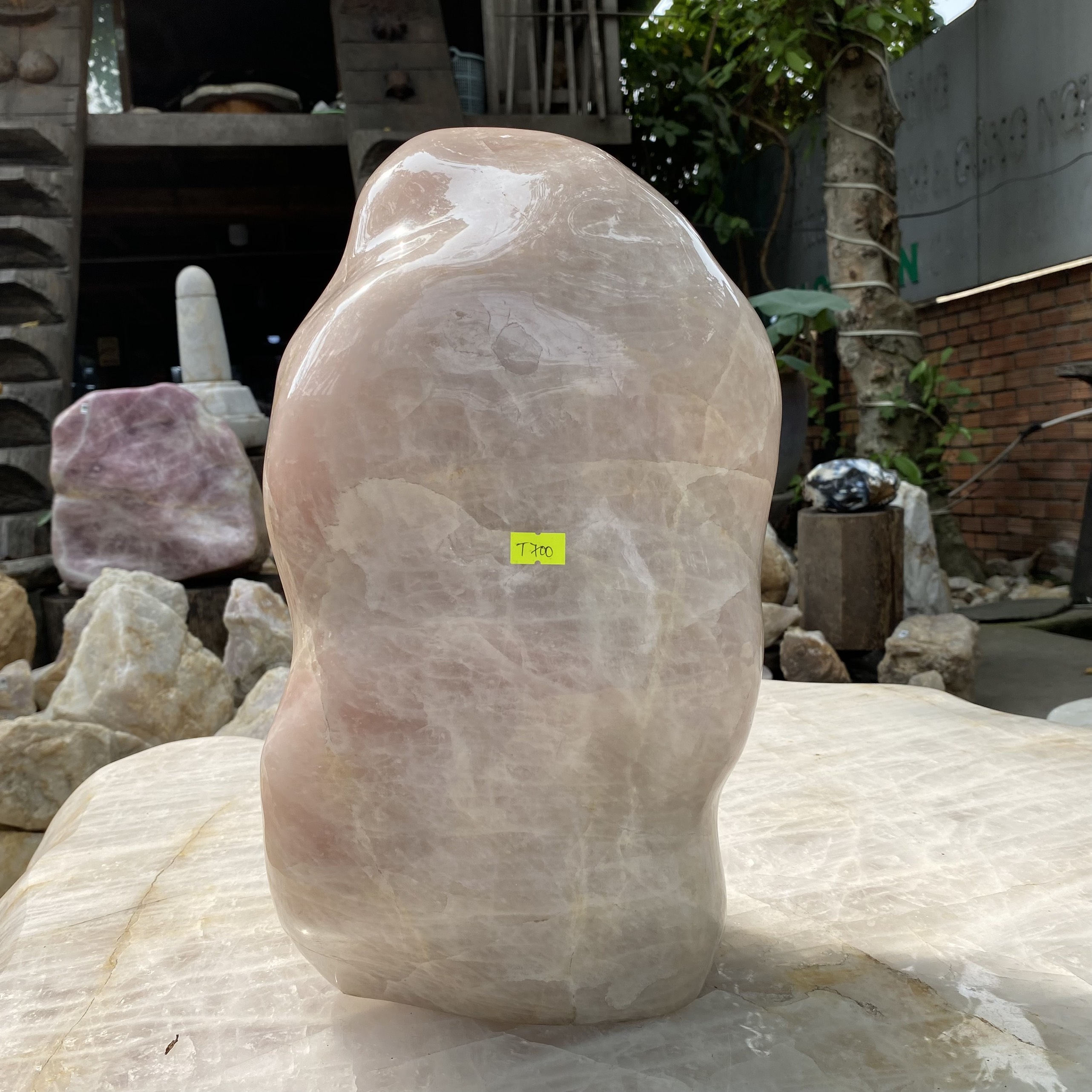 Hình ảnh Trụ đá thạch anh tự nhiên nguyên khối NHASAN T700 "Khơi Thông Long Mạch, Cải Thiện Sức Khỏe" Nặng 24kg (KT: 39 x 23 x 13.5 cm) - Hàng chính hãng