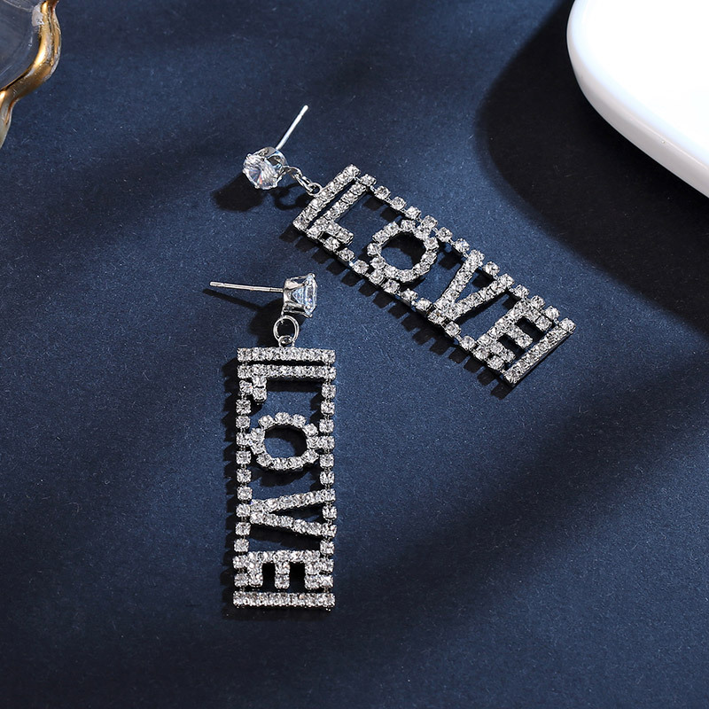 Khuyên tai chữ Love bông tai nữ dáng dài