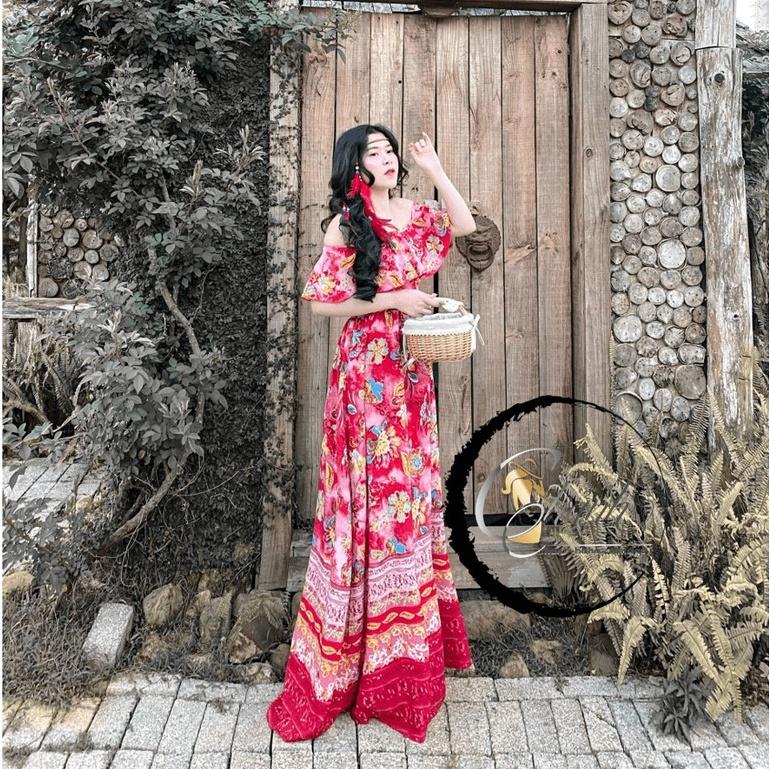 Maxi Trễ Vai Đi Biển Chụp Ngoại Cảnh Hoa Văn Rực Rỡ Nổi Bật
