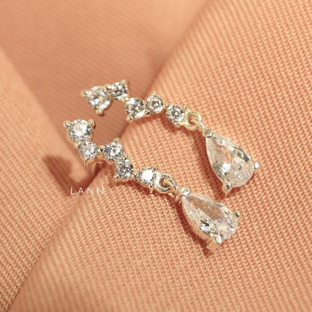 Khuyên dải đá zigzag treo đá giọt nước S925 LANN