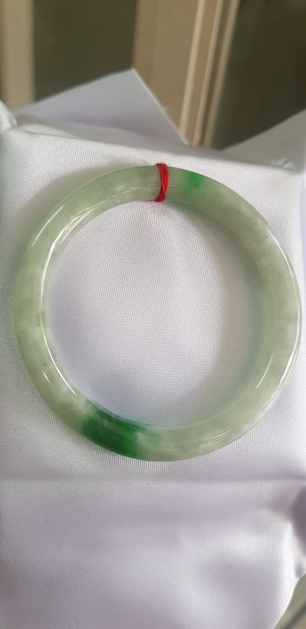 Vòng Cẩm Thạch tự nhiên mới Đậu AS Sao 52mm x cọng 7mm màu trắng bông đậu điểm lý 1 góc đẹp Nữ 50kg - 56kg đeo ạ