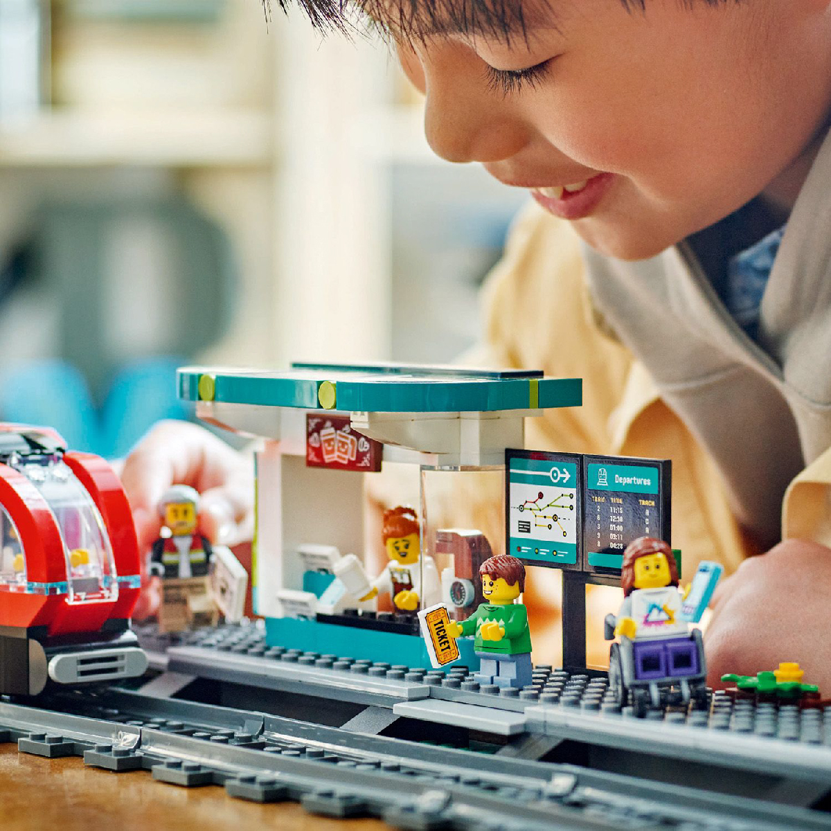 LEGO CITY 60423 Đồ Chơi Lắp Ráp Tàu Điện &amp; Nhà Ga Thành Phố (811 Chi Tiết)