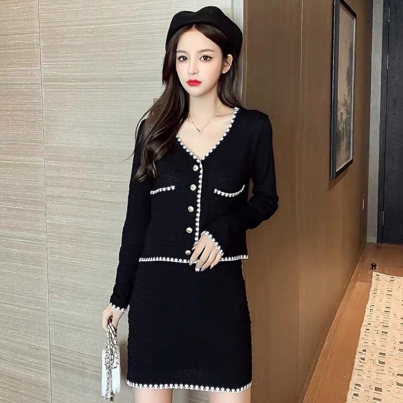 Set áo mix chân váy len viền cúc thanh lịch