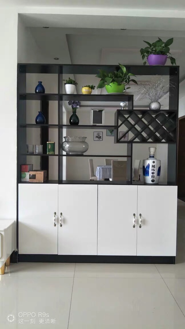 KỆ TRANG TRÍ PHÒNG KHÁCH, KIÊM TỦ RƯỢU, KIÊM VÁCH NGĂN PHÒNG TR604 (C2m x R1m5, có ô rượu, màu trắng - đen