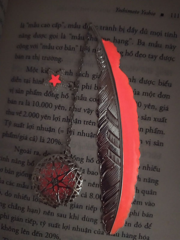 Bookmark dạ quang sắc đỏ