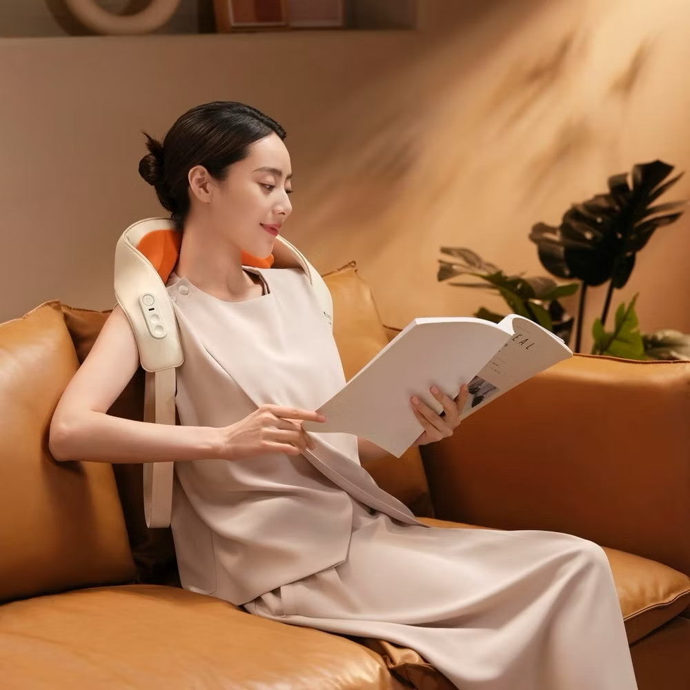 [Set Quà Tết] Máy Massage Cổ Vai Gáy - Massage Silicon 16 Điểm Chạm Chườm Ấm Diện Rộng