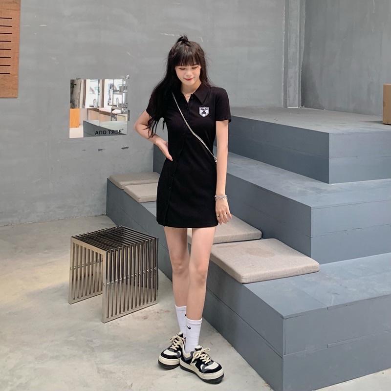 Đầm Polo Body Cúc Lệch Thêu Logo Gấu Xẻ Vạt 2 Màu
