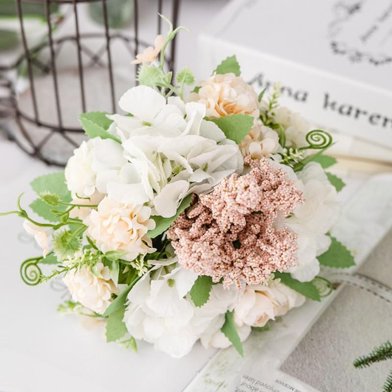 Bó hoa hồng giả bằng lụa trang trí đám cưới và nội thất