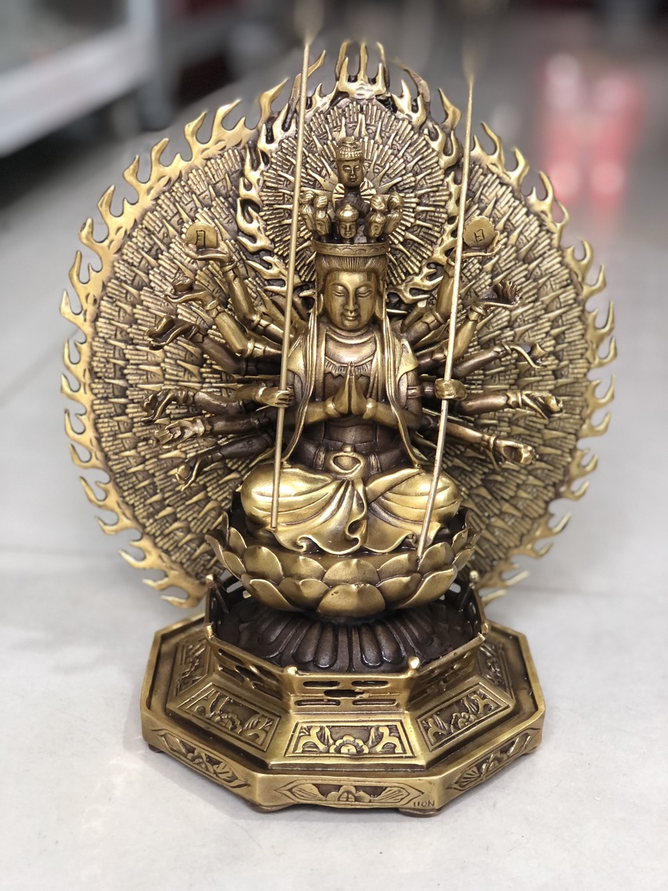 Phạt bà ngìn mặt nghìn tay bằng đồng,cao 25cm