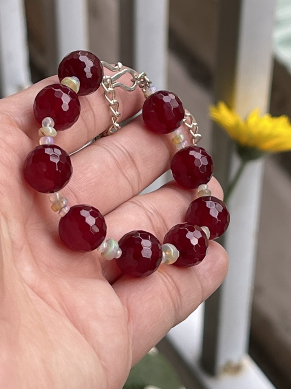 Vòng tay tự thiết kế đá Opal lửa và Đá Mã não đỏ cắt giác nhuyễn