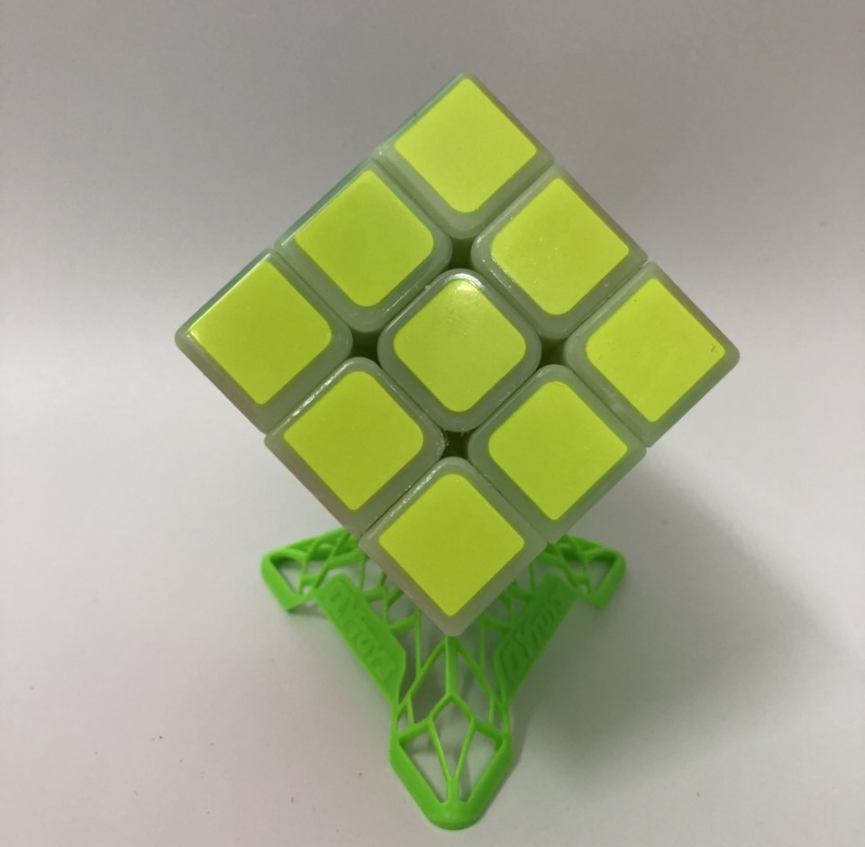 Rubik 3x3 kèm chân đế