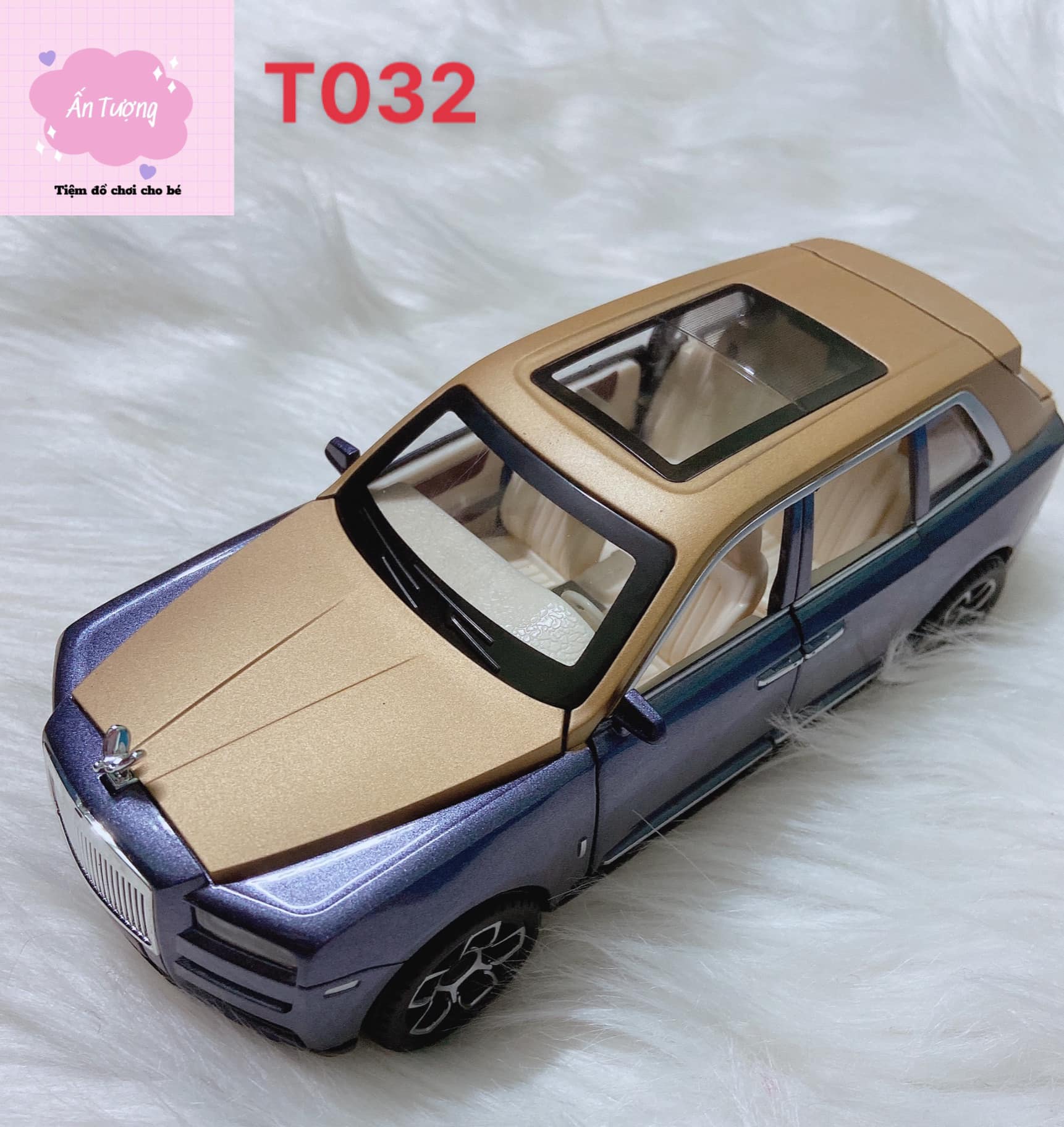 Siêu xe ô tô hạng sang Rolls-royce màu gold