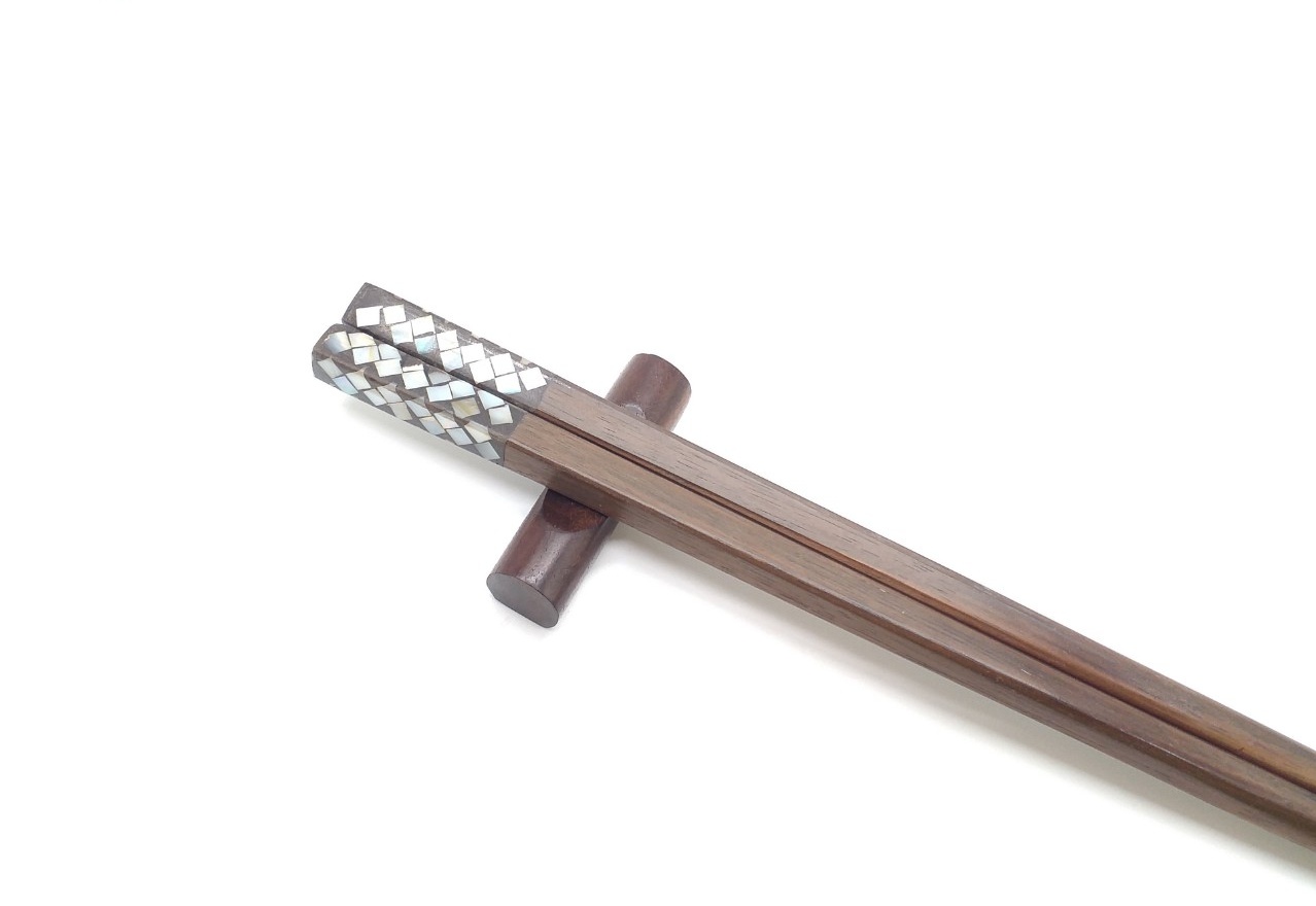 Đũa gỗ Mun Hoa vuông khảm trai 23,5cm-Bộ 5 đôi