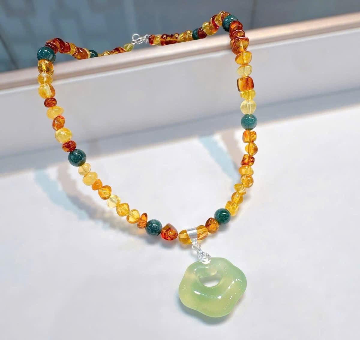 Vòng Cổ Hổ Phách Cho Bé – Mặt Như Ý Hoặc Phật Di Lặc – Móc Bạc – Thiết Kế An Toàn, Dễ Thương