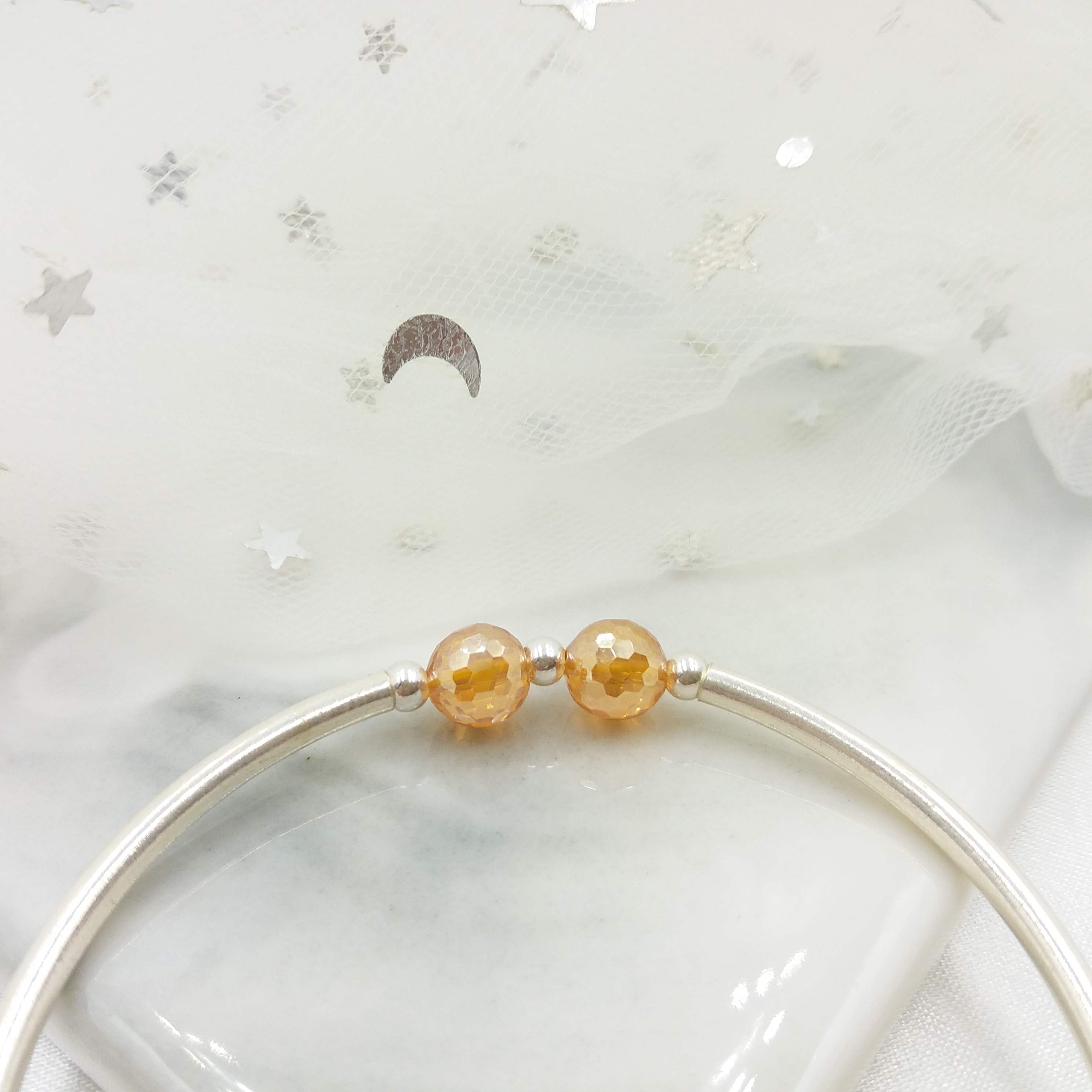 Vòng Tay Thập Lý Đào Hoa Đá Topaz Cam Phối Charm Bạc 925