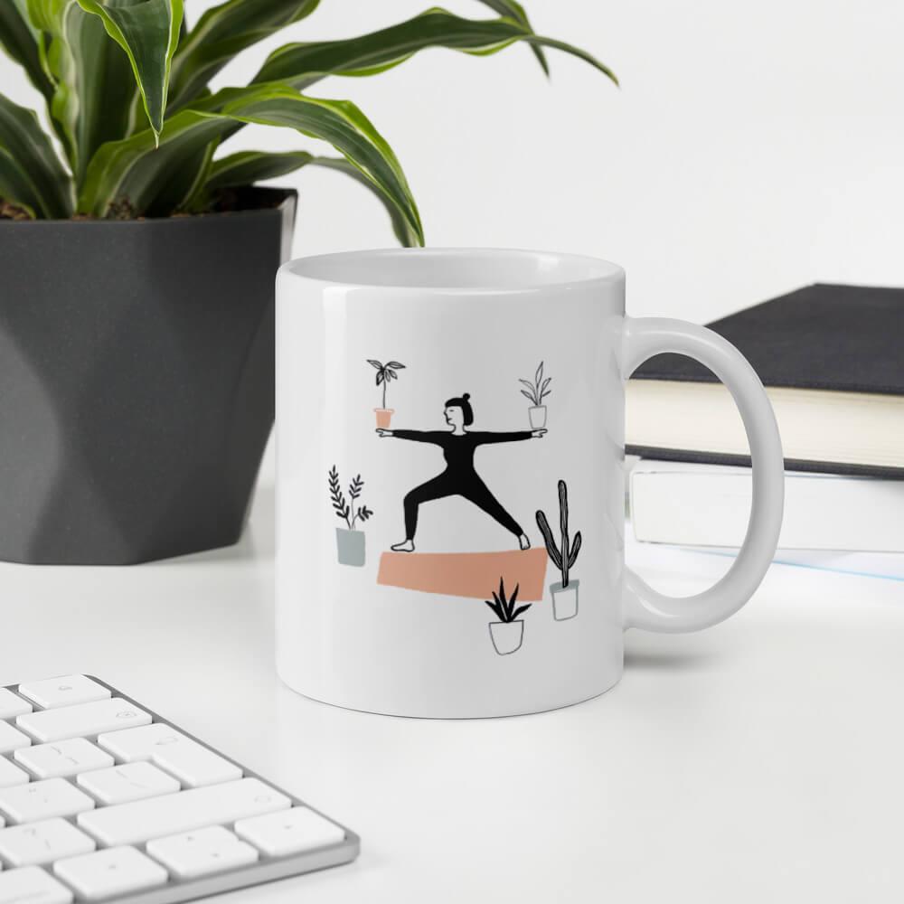 Cốc sứ hình tập Yoga với chậu hoa 2