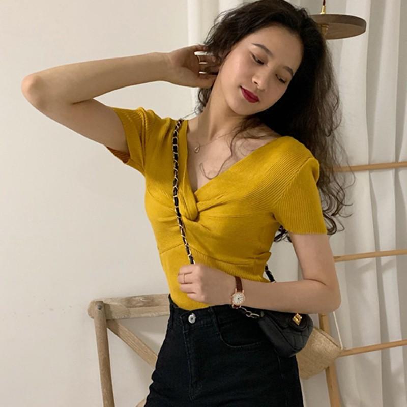Áo dệt kim tay ngắn thiết kế cổ chữ V nữ tính