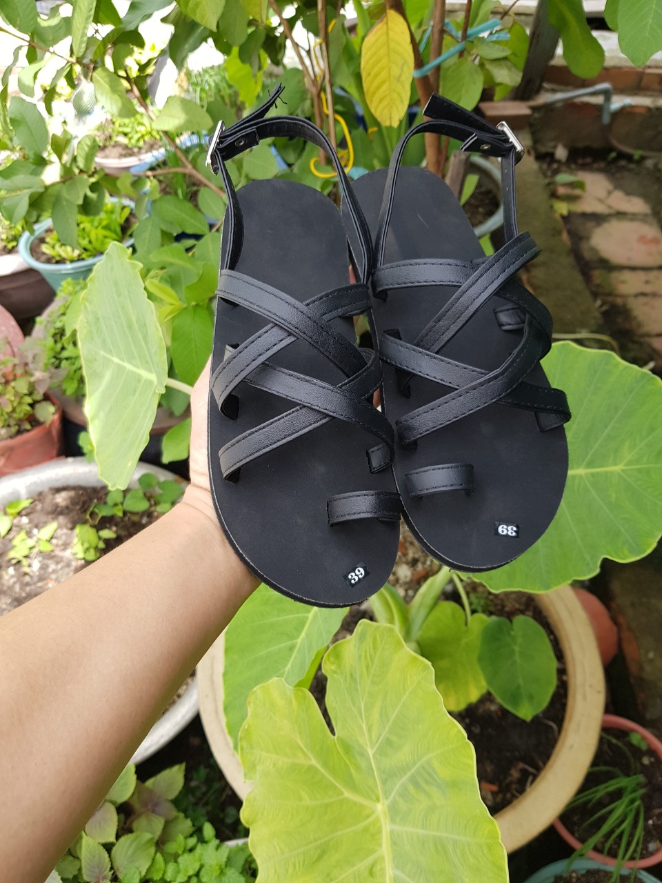 dép sandal nữ ( đế đen quai đen ) size có từ 35 nữ đến 42 nam size khác nhắn tin chọn thêm