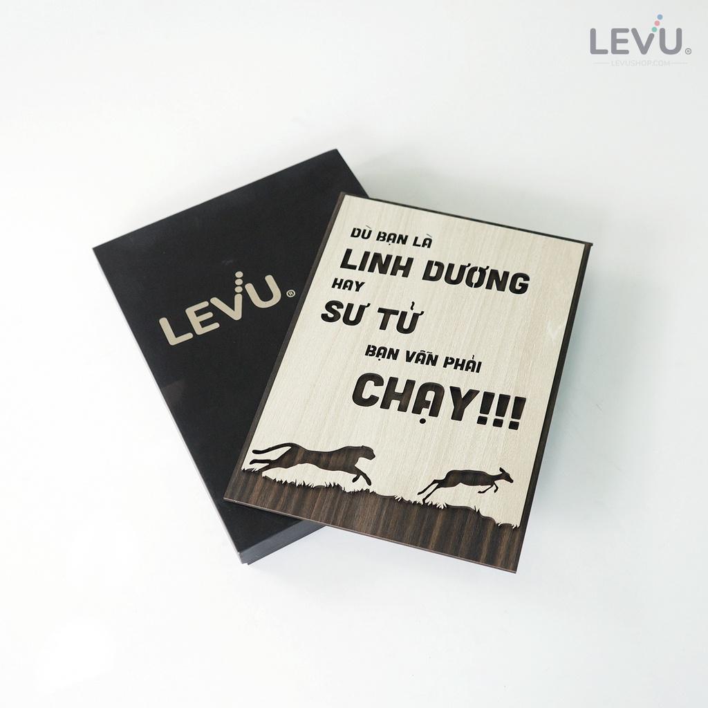 Tranh Slogan LEVU LV034 "Dù bạn là linh dương hay sư tử bạn vẫn phải chạy"