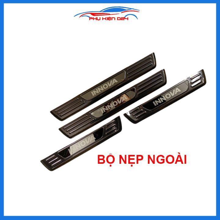 Bộ nẹp bước chân trong ngoài vân Cacbon xe Innova 2017-2018-2019-2020 chống trầy làm đẹp ô tô