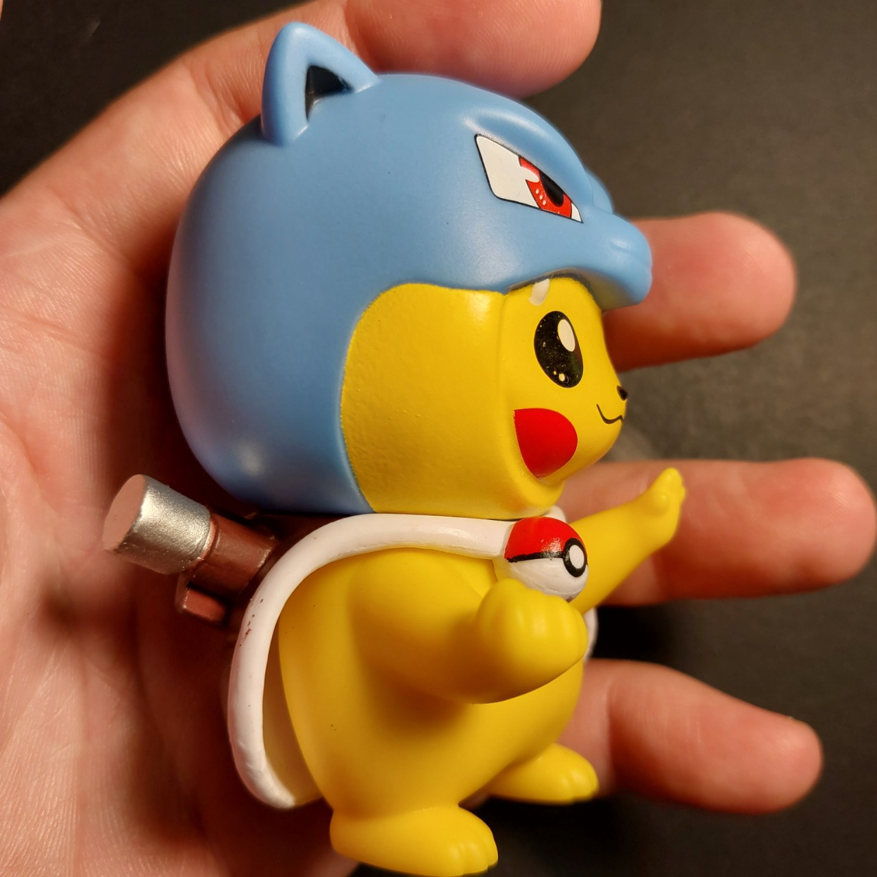 Mô hình Pokemon gapcha Chibi Pikachu khoát áo Squirtle Rùa nước 2059 8-4