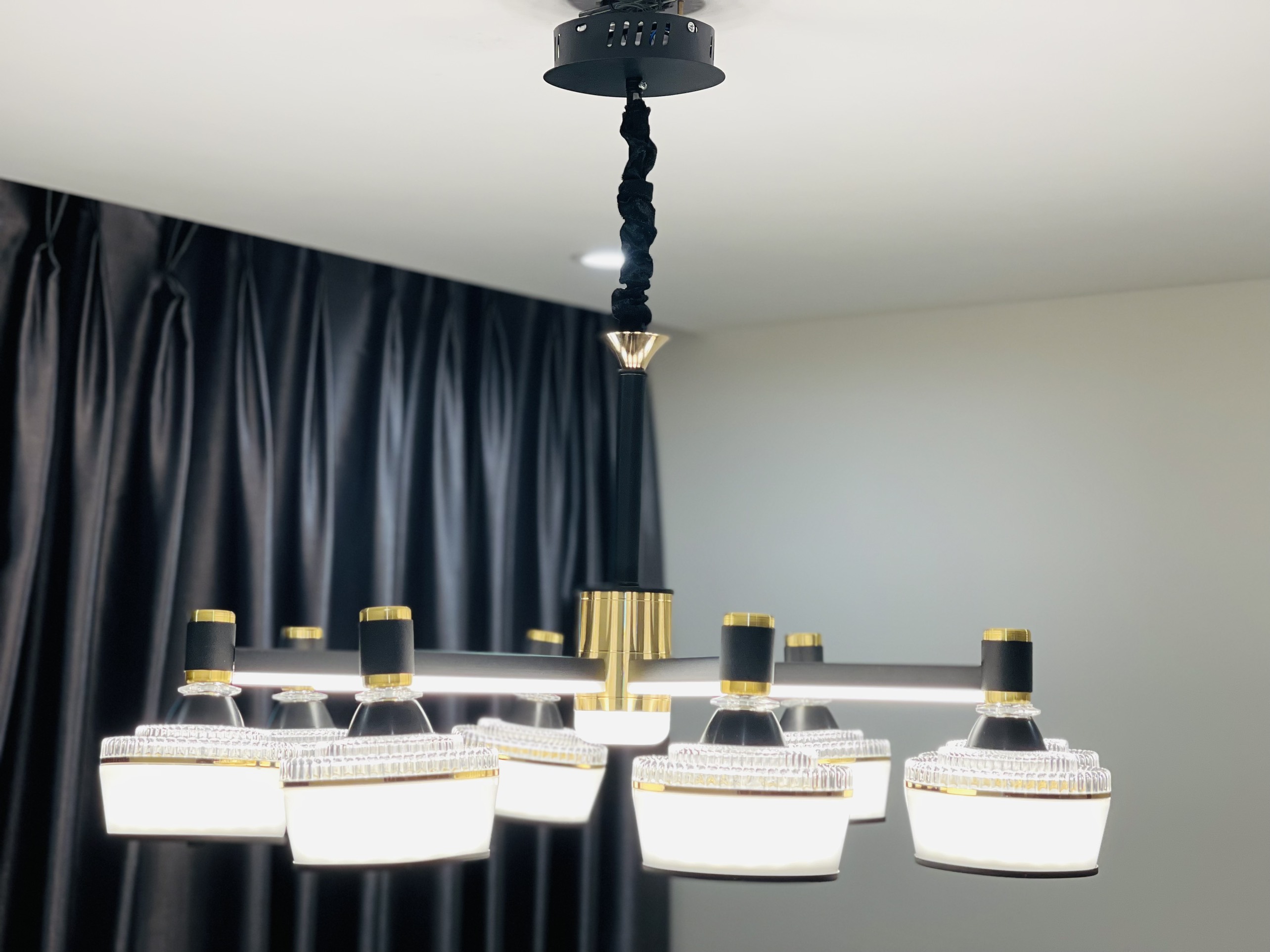Đèn trần phong cách Châu Âu hiện đại với 8 bóng led DTLA004