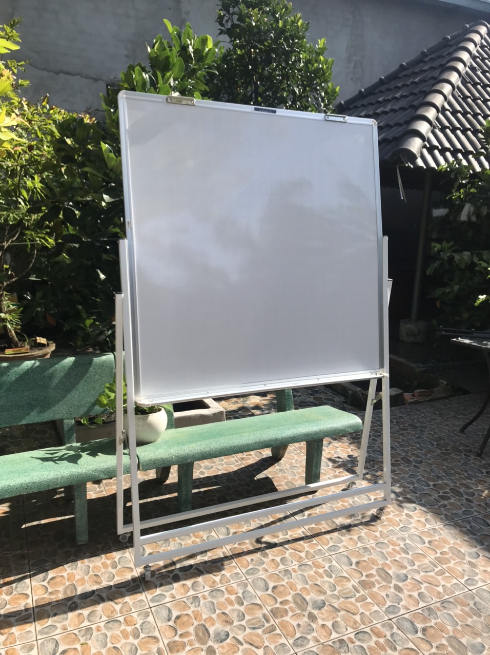 Bảng Flipchart Cố Định Viết Bút Lông Có Ô Ly Bavico - Trắng