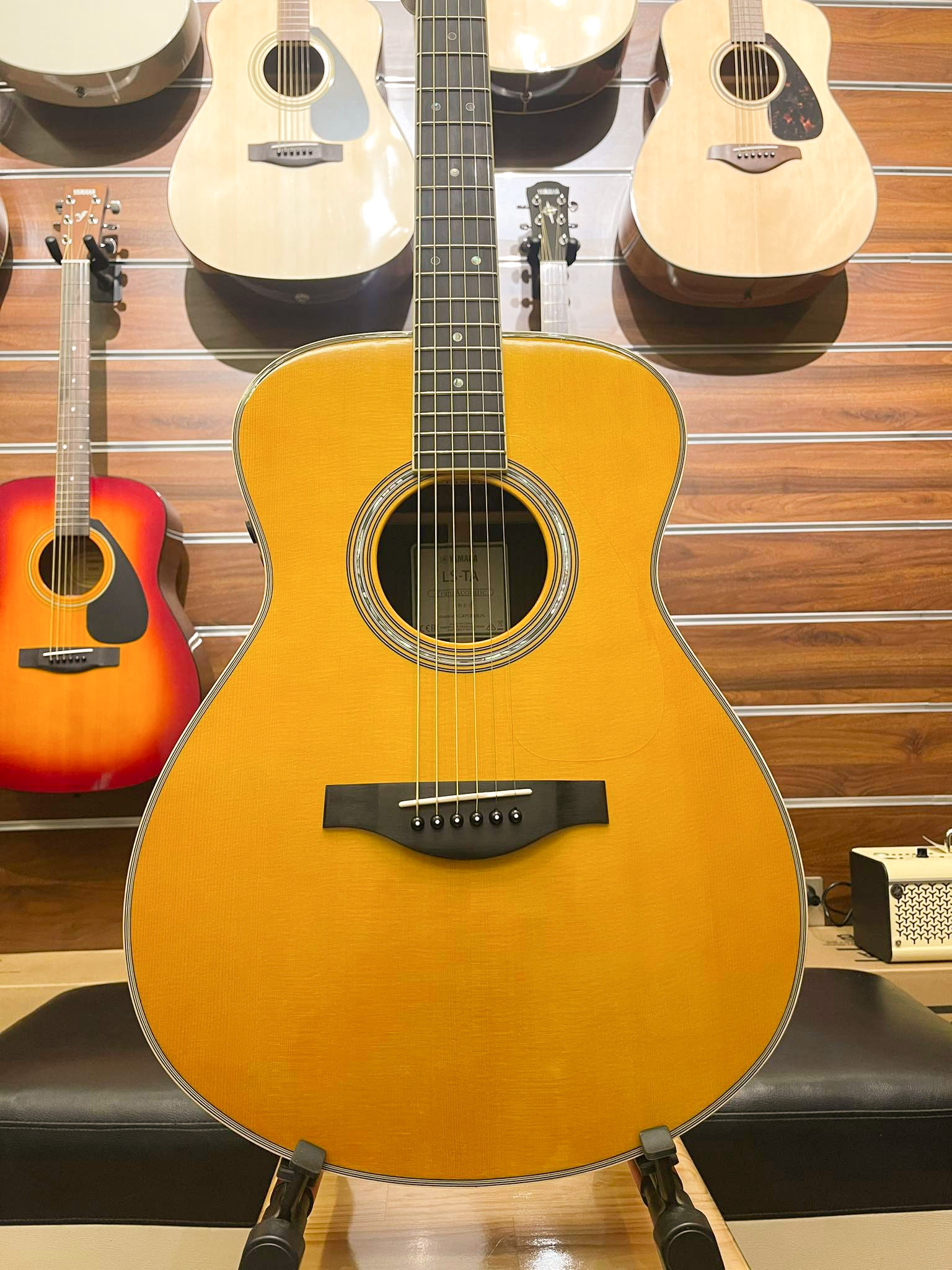 Đàn guitar acoustic Yamaha LS-TA