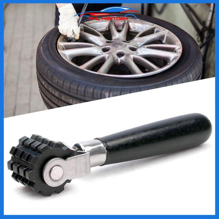 Con lăn gồ bánh xe chuyên dụng dán cách âm cho ô tô loại bánh có gai
