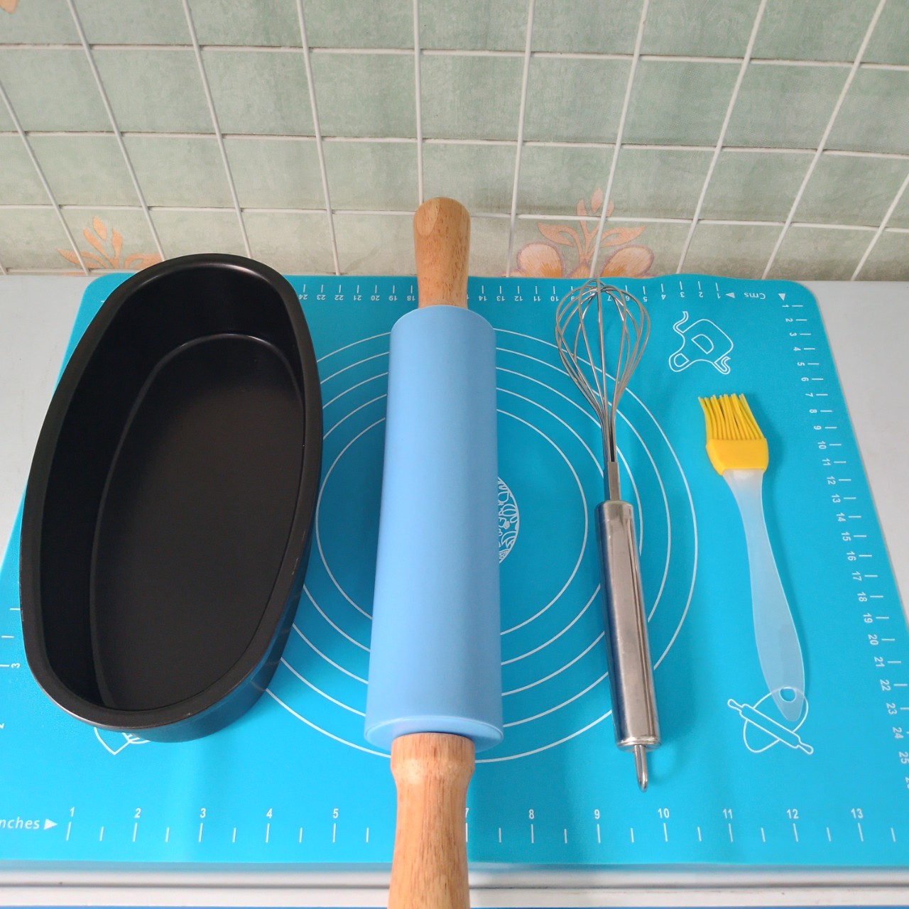 Combo 5 dụng cụ làm bánh: thảm cán bột silicon 30x40cm, chày silicon 38cm, phơi trứng, khuôn bánh oval - Tặng chổi phết dầu