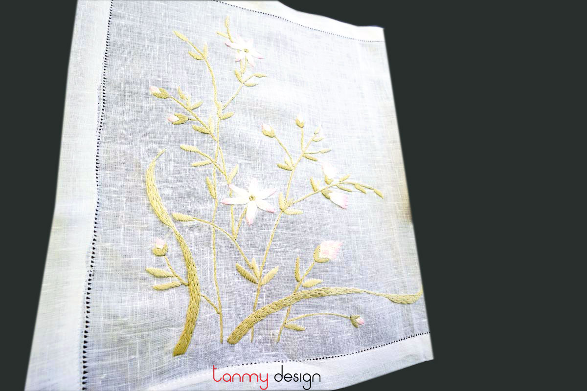 Bộ lót đĩa và khăn ăn linen thêu hoa cỏ