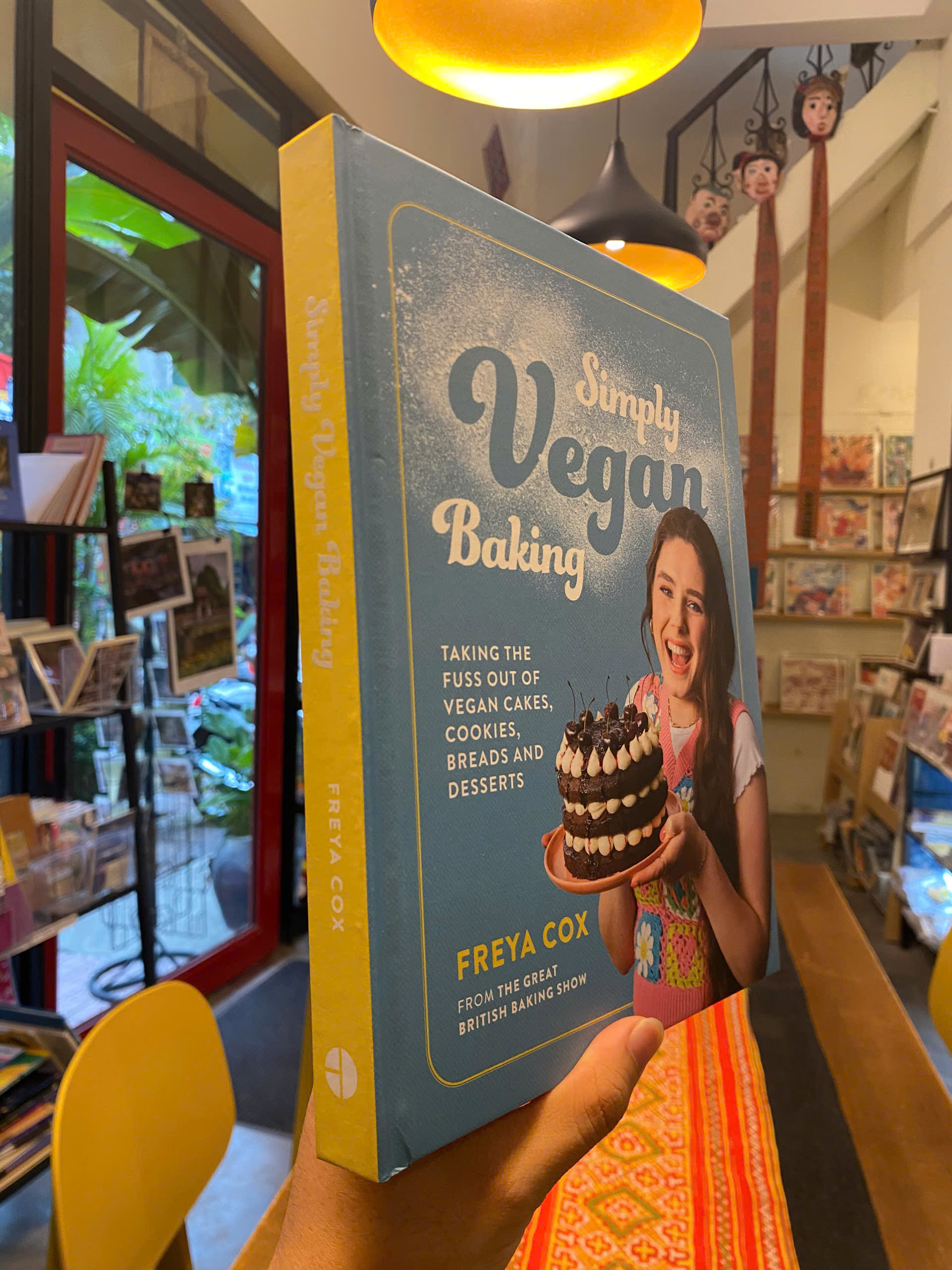 Sách - Simply Vegan Baking Taking the Fuss Out of Vegan Cakes, Cookies, Breads, and Desserts by Freya Cox