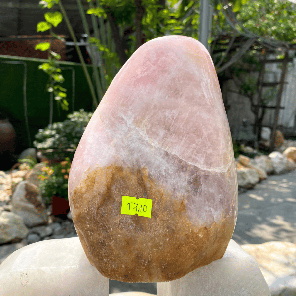 Núi đá thạch anh hồng NHASAN T710 nặng 3.16kg, kích thước: cao 17.5cm x ngang 12.5cm x dày 10cm